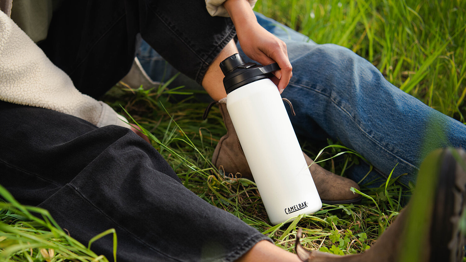 https://www.camelbak.se/pub_docs/files/Chute-mag-drikkeflaske-i-stal.jpg