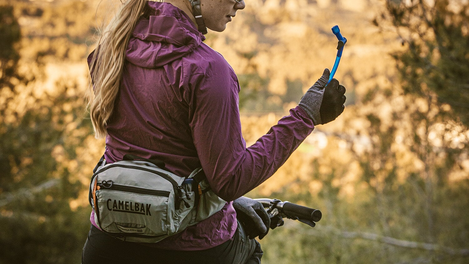 https://www.camelbak.se/pub_docs/files/Drikkebelte/_JM26636.jpg