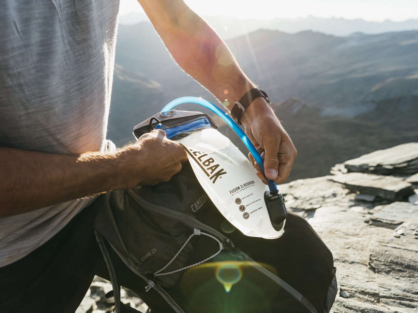 https://www.camelbak.se/pub_docs/files/FilteredbyLifeStraw/FW_OCTANE-6518.jpg_web.jpg