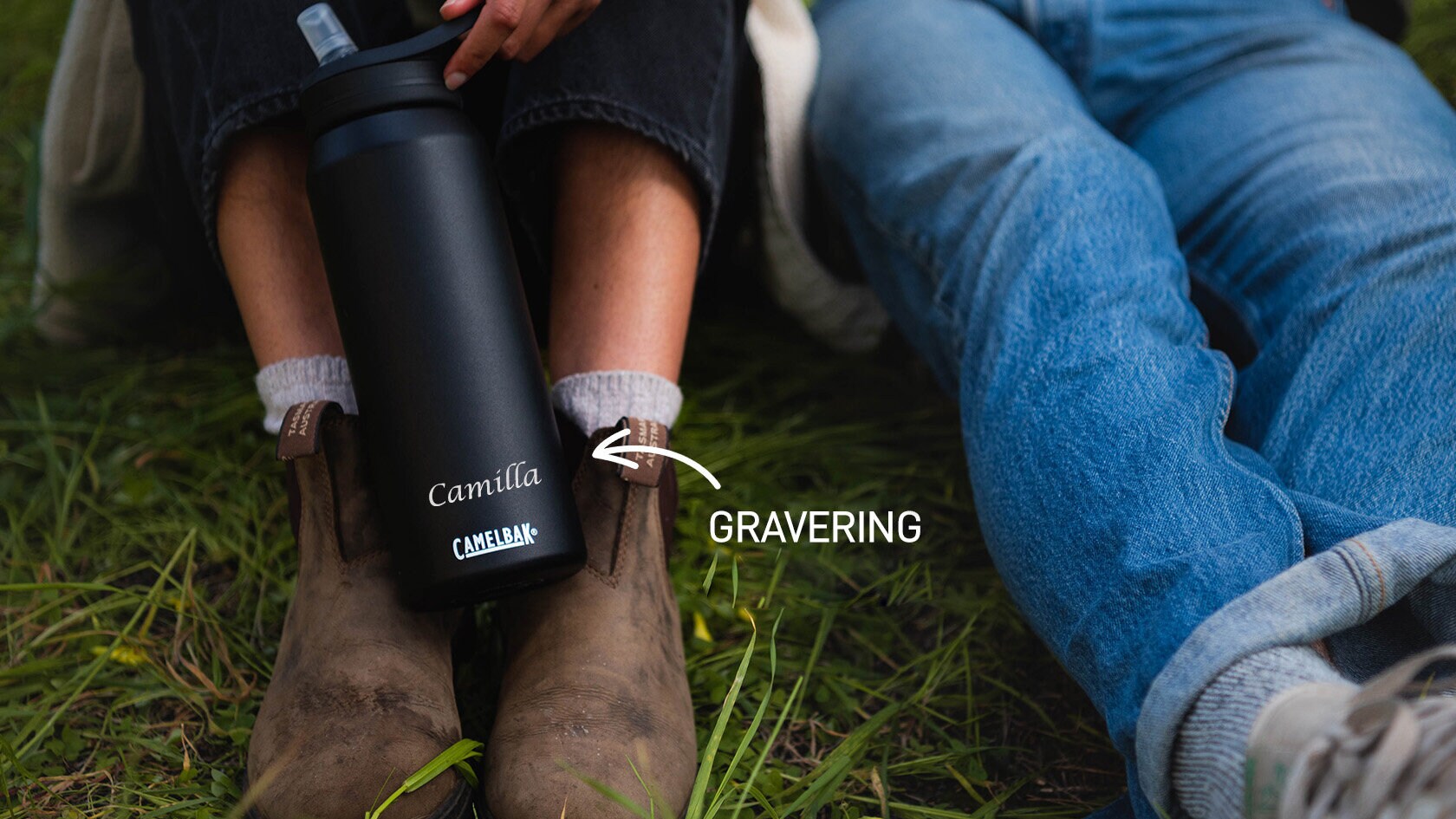 https://www.camelbak.se/pub_docs/files/PlasseringGravering/GravyrCamelbak-vuxen_redigert-3-NO-1920x1080.jpg